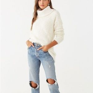 Forever 21 Turtleneck Brushed Boucle Long Sleeves White Sweater Women's Size S